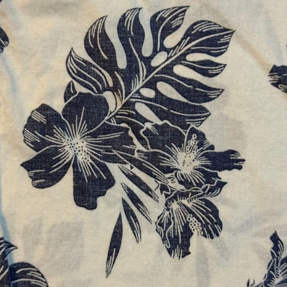 American Eagle white and blue Hawaiian Luau shirt Size M - 0266 - Picture 4 of 8